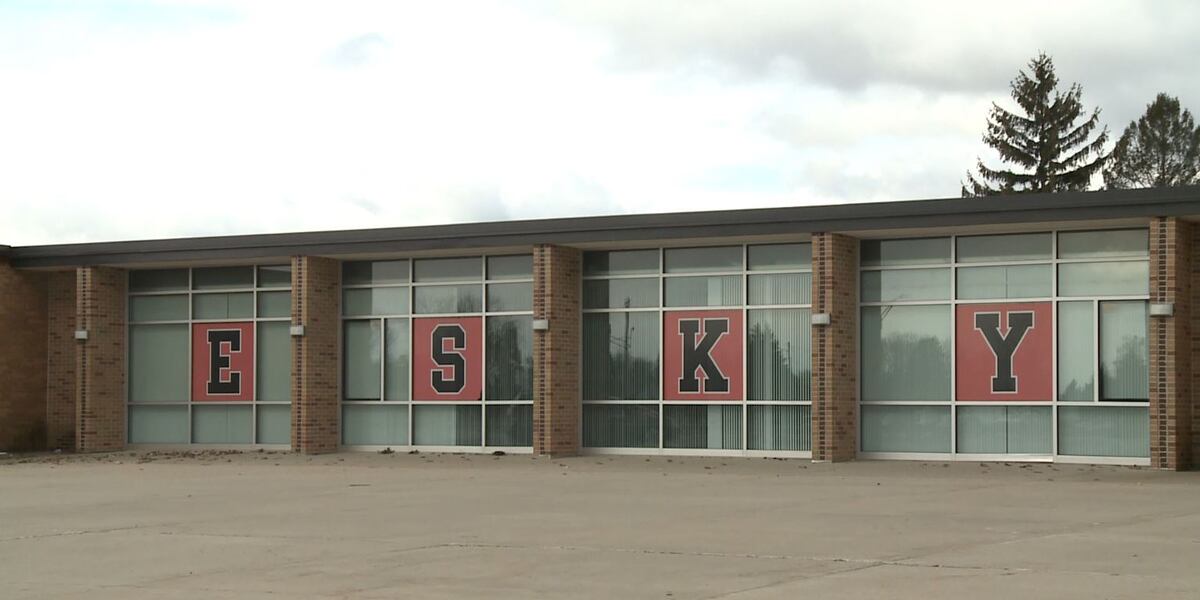 Escanaba Area Public Schools move online