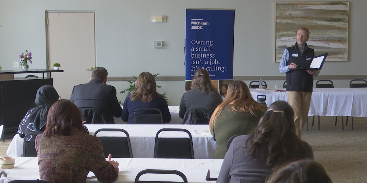 Small business consultant instructs Houghton Country groups on financial statements