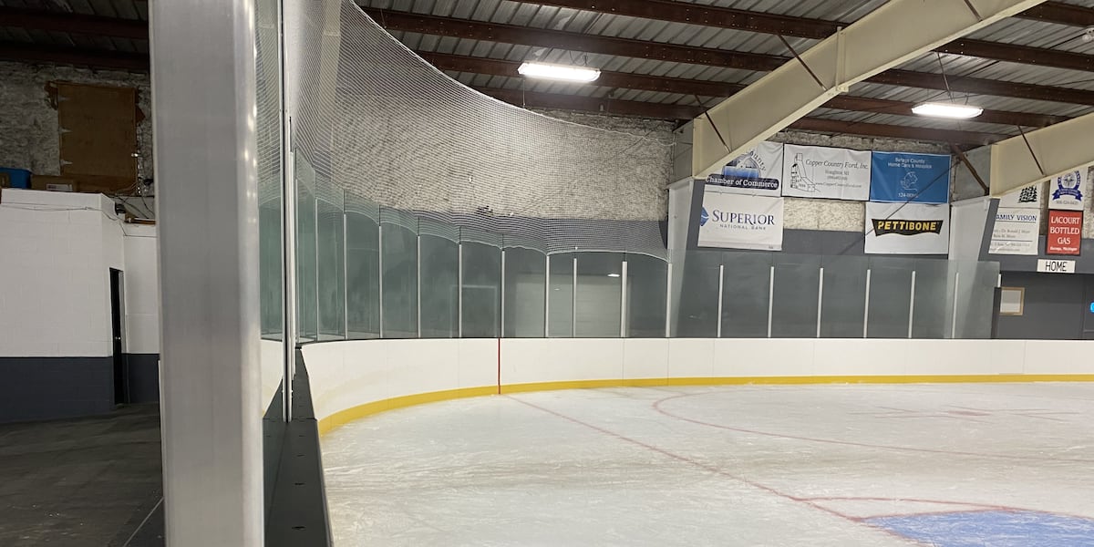 New ice rink walls, glass installed at Meadowbrook Arena in L’Anse