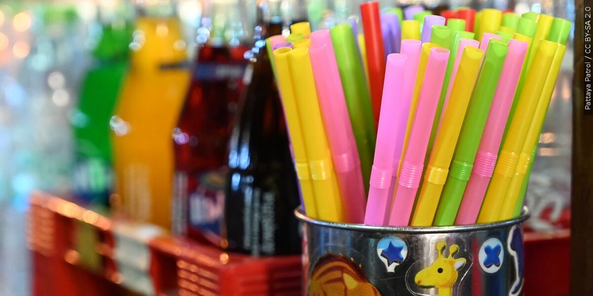 Paper Straw Sign Trump signs order for plastic straws as he declares paper ones ‘don’t work’
