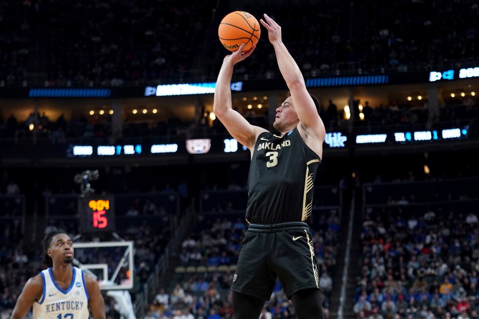 Jack Gohlke makes 10 3s as Oakland delivers first true shock of March