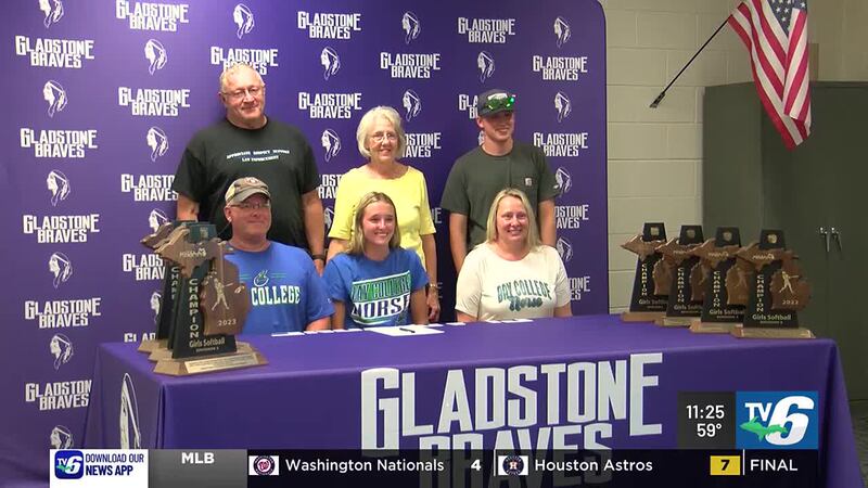 Gladstone’s Brooklyn Pendergraft signs with Bay College softball